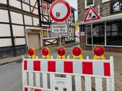 Achtung Baderstraße gesperrt Zur Rosenthal-KfZ-Werkstatt über den Steinweg durch den ALDI-Tunnel geht es!