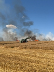 Technischer Defekt am Mähwerk löst großflächigen Brand aus!