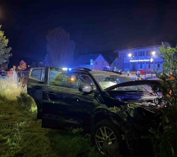 Schwerer Verkehrsunfall in Bollensen: Pkw kommt von der B241 ab und durchbricht Zaun
