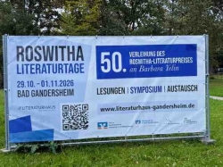 Großformatig im Stadtbild auf Literaturpreis-Jubiläum in Bad Gandersheim aufmerksam gemacht!