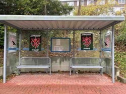 Krasse Parole im Kurpark: Der Eintracht-Löwe im Fadenkreuz mit Hassbotschaft! Ein Fall für Polizei und Staatsanwalt?