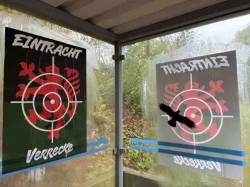 Mehrere Fahrgastunterstände in Bad Gandersheim und Kreiensen durch Hassplakate beschädigt - Polizei ermittelt!